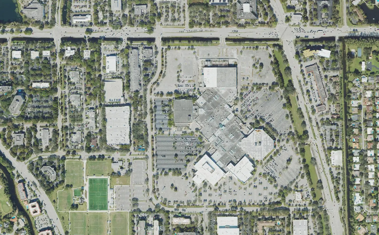 Westfield Broward mall and the office buildings around it in Plantation's Midtown district, seen from above, with Broward Boulevard along the upper edge.