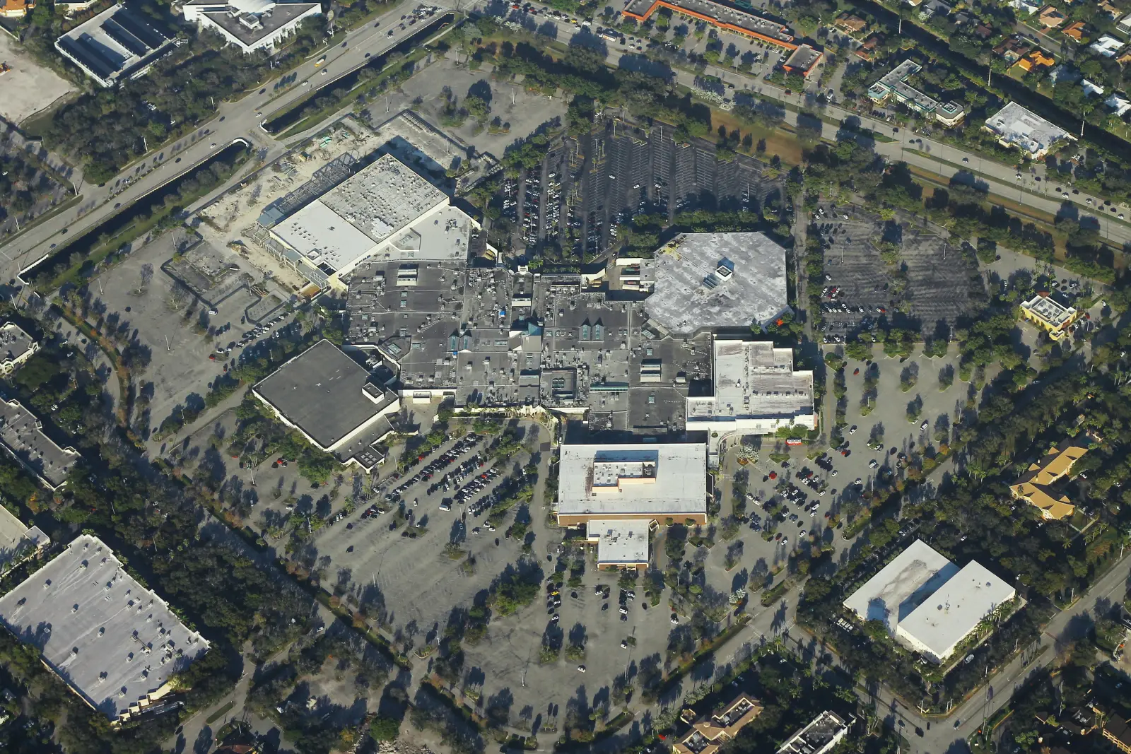 The Westfield Broward mall and its parking lots in Plantation, seen from the air.